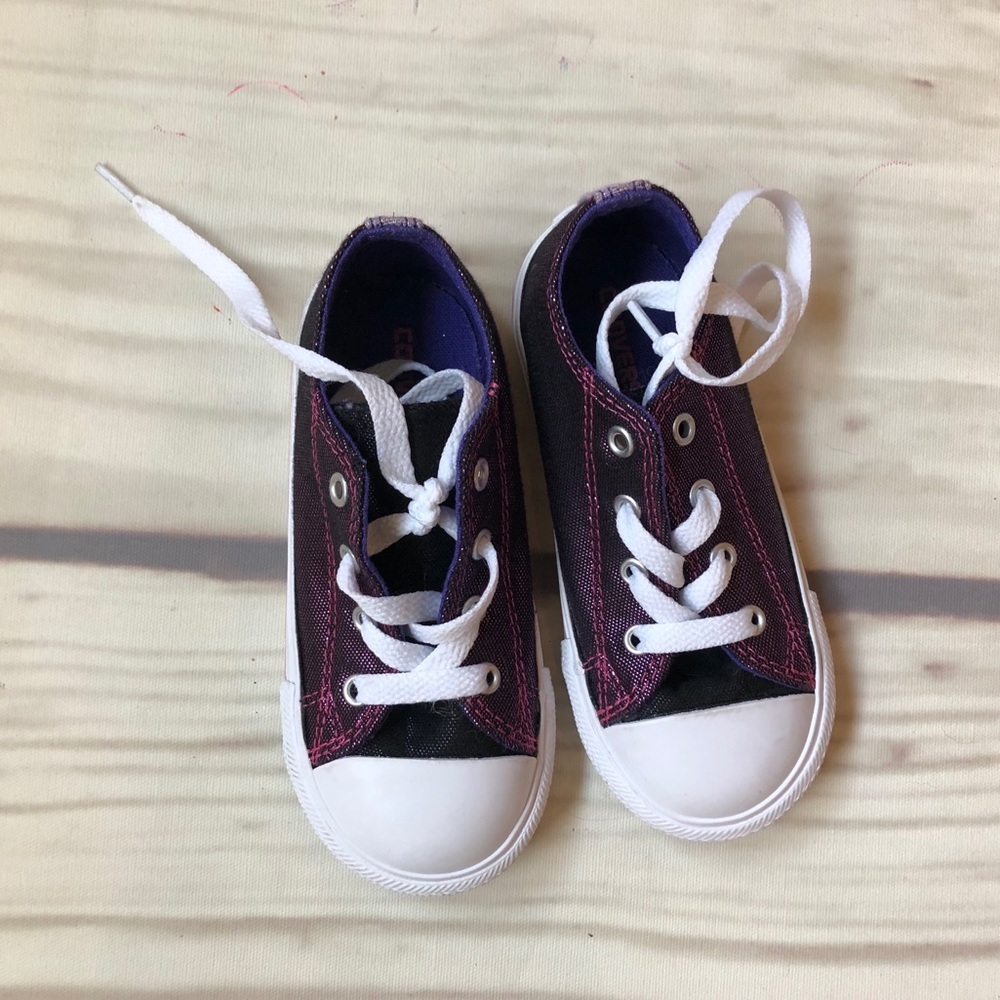 NWOT Converse Shoes // Size 9